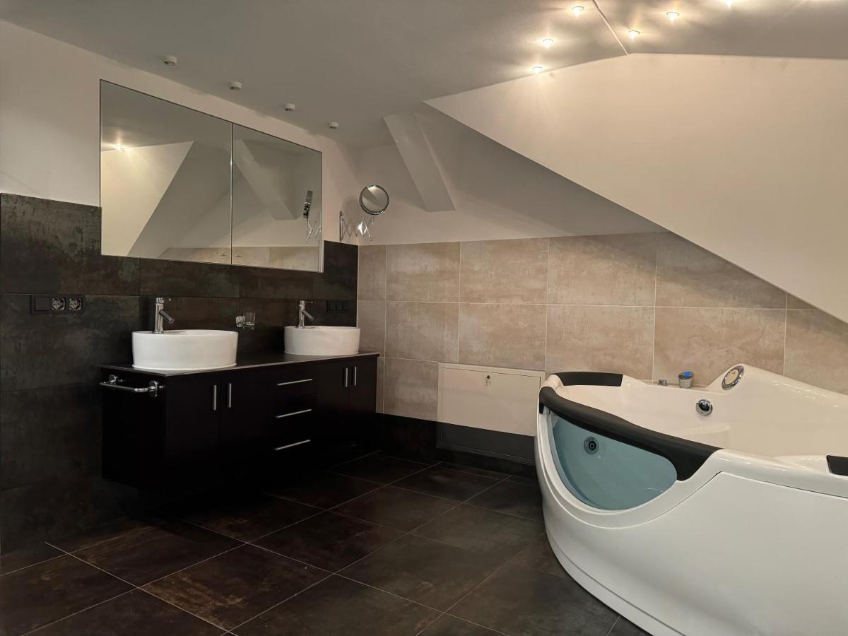 205 Qm "Traumtor" Mit Sauna, Whirlpool, Kamin Und 3 Terrassen Mit Blick In Die Boehmisch Saechsische Schweiz Dresde Exterior foto